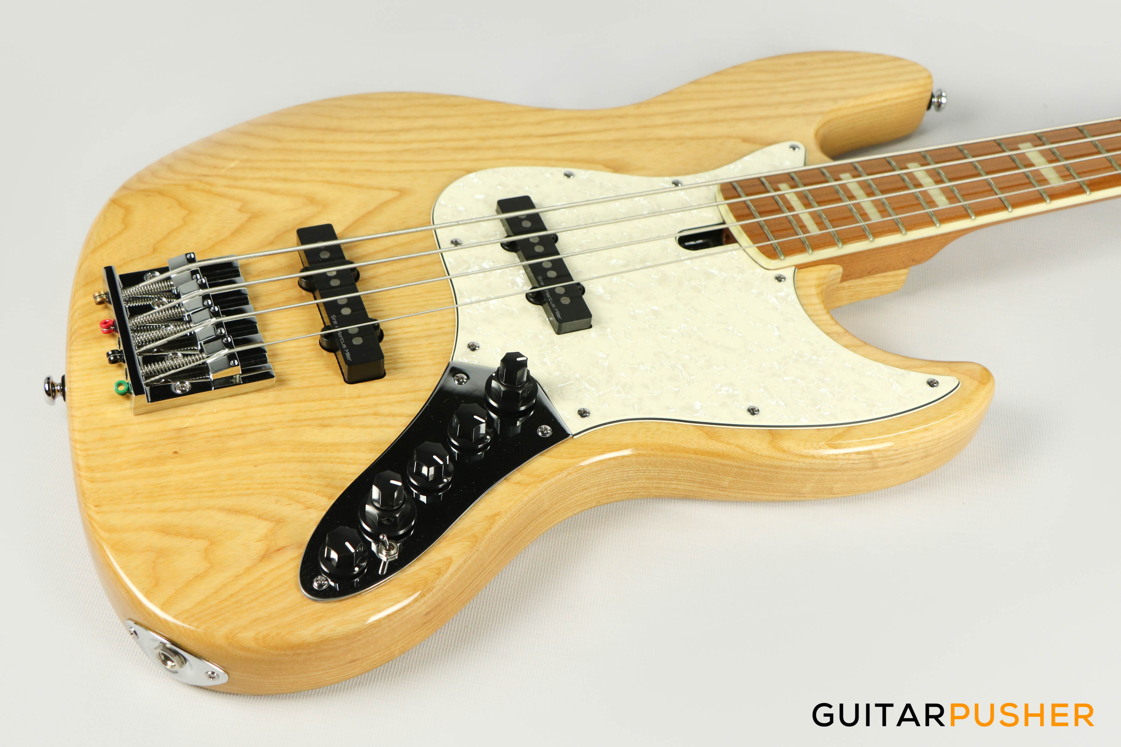 Sire V8 Swamp Ash 4-String JB Bass - Natural