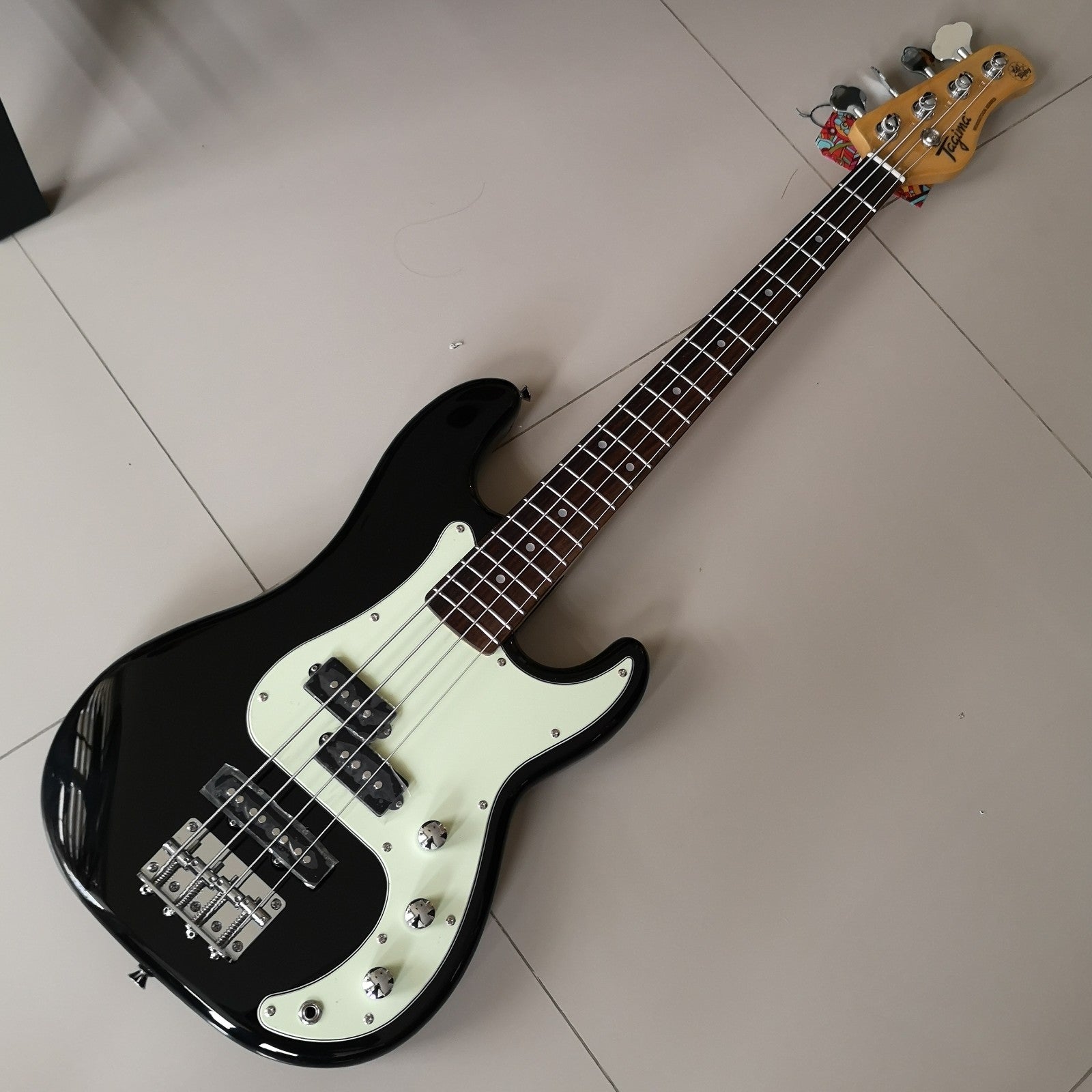 Tagima TW-65 Baby 30" Scale P+J Bass - Black